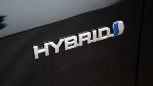 Suzuki Swace - Hybrid badge