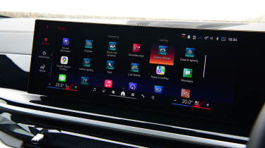 BMW X6 xDrive40i - infotainment screen