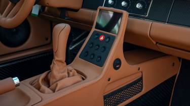 Ruf Ehra - interior