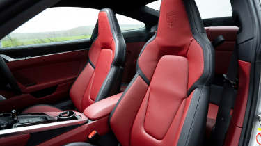 Porsche 911 Carrera - seats