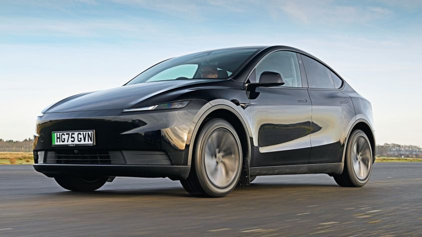 テスラ、エントリーレベルのモデルYとモデル3の名称を変更