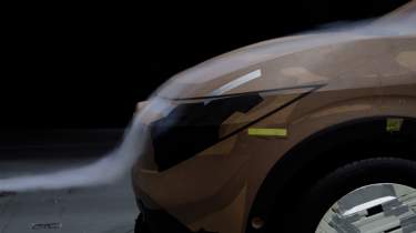 Nissan Leaf - aero-dynamics over bonnet