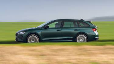 Skoda Octavia Estate vRS - side action