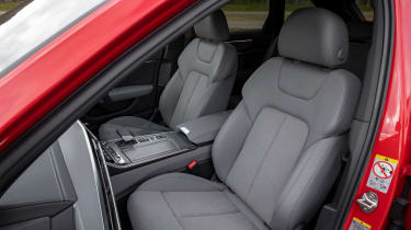 Audi A6 Avant - front seats