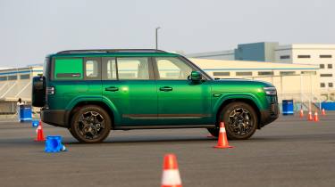 New BYD Ti7 - side action