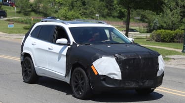 Jeep Cherokee 2018 facelift spy shots 5