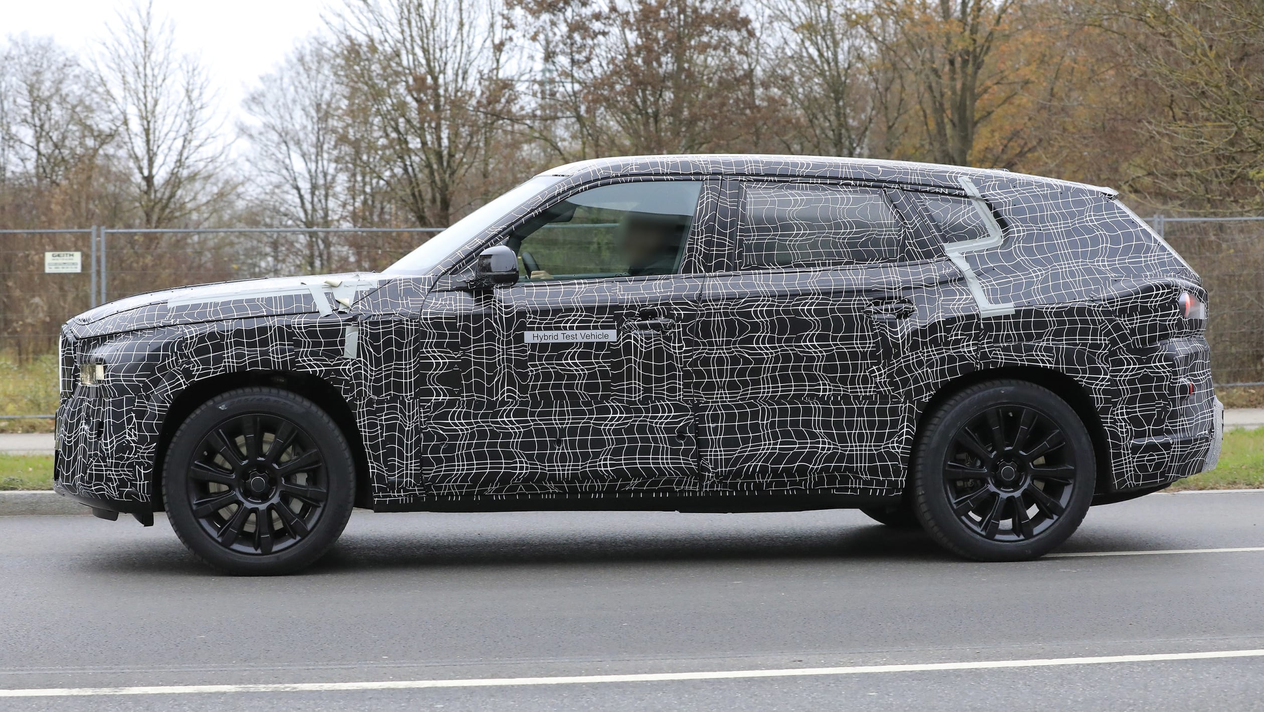 BMW%20X8%20SUV%20spyshots-4.jpg