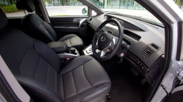 Used SsangYong Turismo - front seats