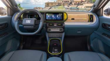 Fiat Grande Panda Hybrid La Prima - cabin