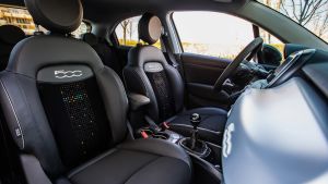 Fiat 500X Google - seats