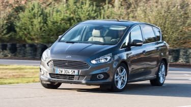 Ford S-Max AWD - front cornering