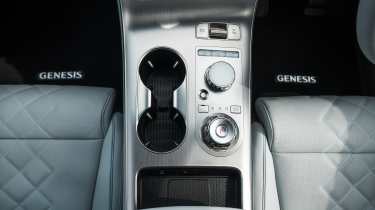 Genesis GV70 Electrified - centre console