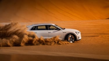 Audi e-tron - side action