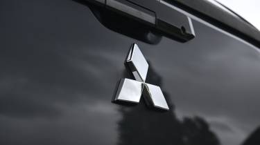 Mitsubishi L200 - tailgate badge
