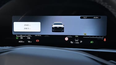 Audi Q3 - driver display