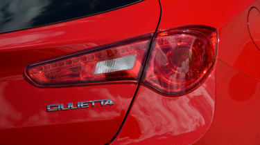 Alfa Romeo Giulietta vs SEAT Leon vs Kia Cee&#039;d - Giulietta taillight