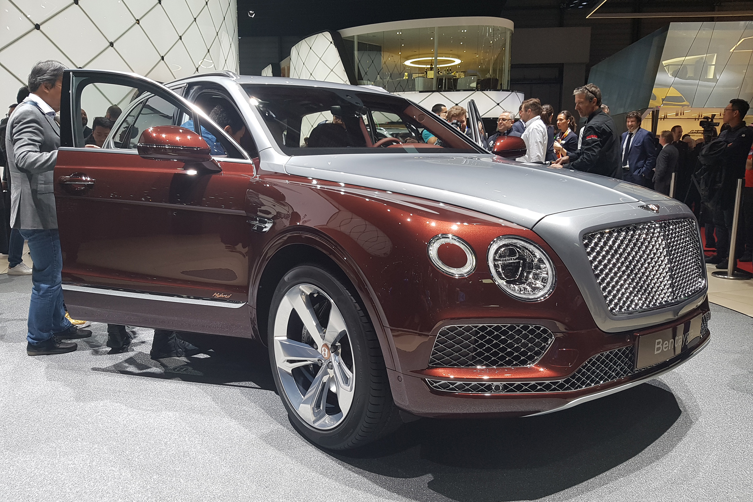 New Bentley Bentayga Phev Arrives At Geneva 