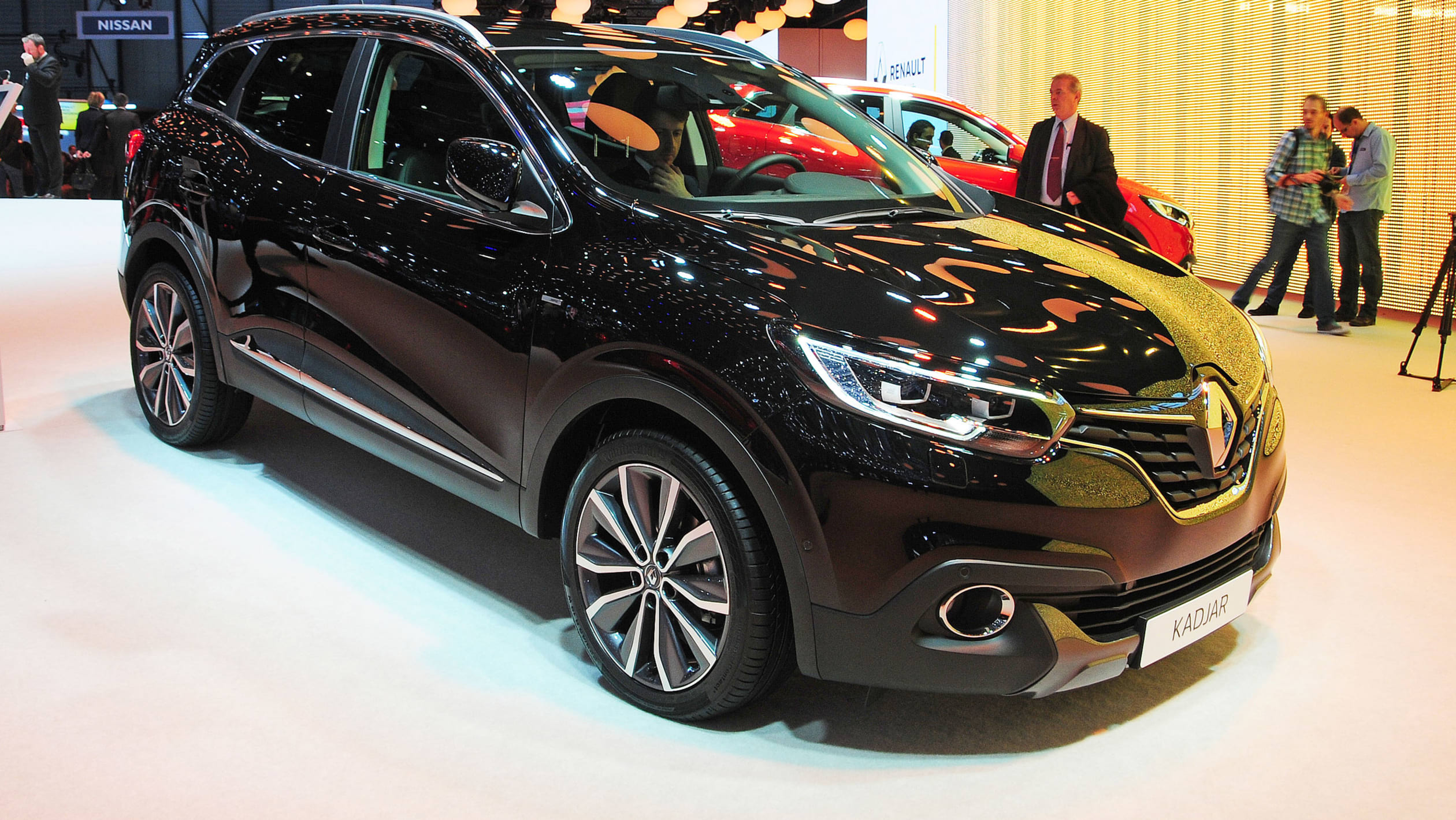 Renault Kadjar SUV Revealed At Geneva 2015 - Pictures | Auto Express