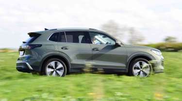 Volkswagen Tiguan - side panning