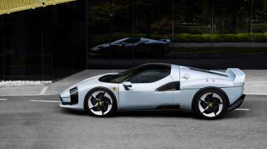 Ferrari SC40 - high