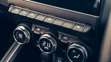 Renault Clio – centre console controls