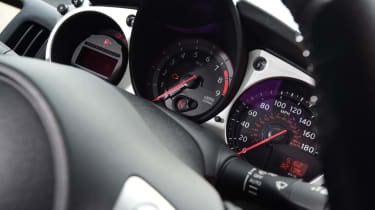 Nissan 370Z GT – dials