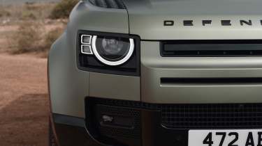 Land Rover Defender 90 - front light