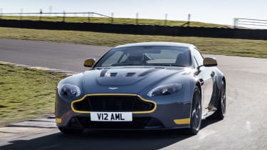 Aston Martin V12 Vantage S 2016 - track