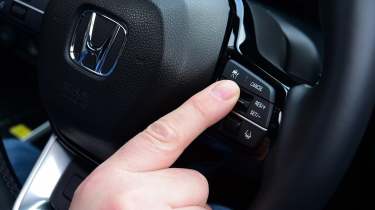Honda CR-V Advance - long termer steering wheel controls