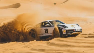 Porsche 911 Dakar - front action
