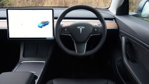 Tesla Model 3 Long Range - dash