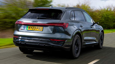 Audi Q8 e-tron - rear tracking