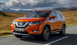 Nissan X-Trail - front tracking