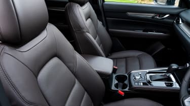 Mazda CX-5 2.5 GT Sport - front seats