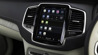 Volvo XC90 - infotainment system 