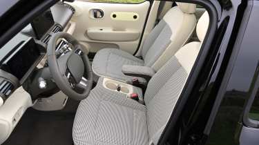 Hyundai Inster - front seats