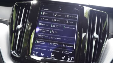 Volvo XC60 T8 - infotainment