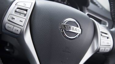 Nissan Pulsar 1.5 dCi Tekna steering wheel