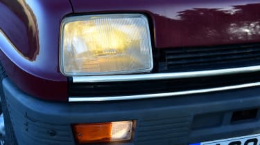 Renault 5 GTL - front lights