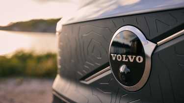 Volvo EX30 Cross Country - Volvo badge