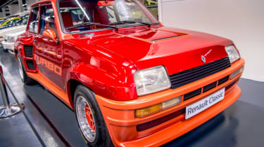 Renault 5 GT Turbo side red front