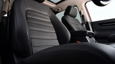 Honda CR–V e:HEV – front seats
