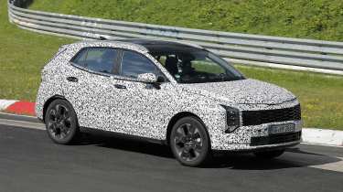 New facelifted Kia Sportage spy shots - front 