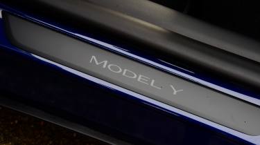 Tesla Model Y update 2024 - sill