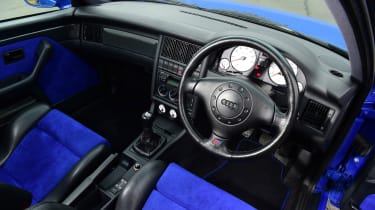Audi RS 2 Avant - interior