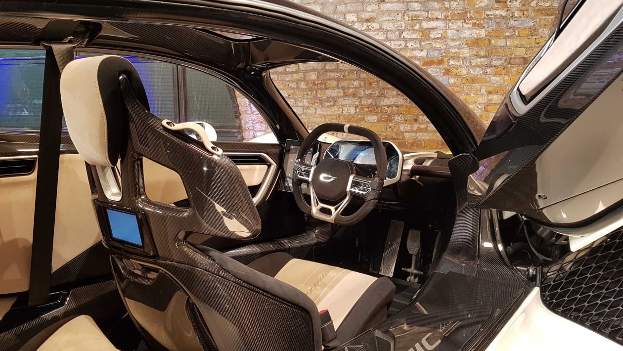 https://media.autoexpress.co.uk/image/private/s--HQgWNKCL--/f_auto,t_content-image-full-desktop@1/v1583934910/autoexpress/2020/03/Czinger%2021C%20revealed-13.jpg