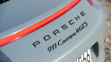 Porsche 911 Carrera 4 GTS - badge