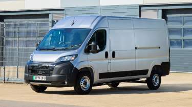 Peugeot E-Boxer - front static 