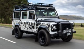 Land Rover Defender Trophy II - front tracking