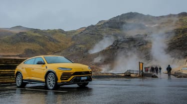 Ice and fire: the Lamborghini Urus in Iceland - pictures 